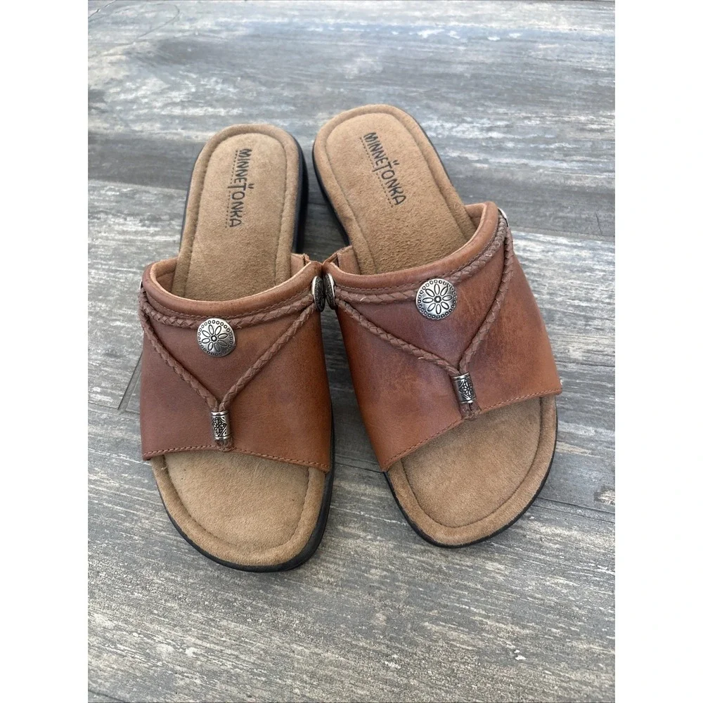 Minnetonka Womens 7 Moccasin Silverthorne Slide Tan Brown Leather Sandals